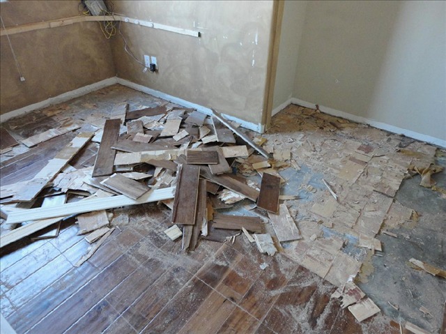 Floor tile removal